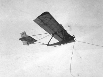 Der neue Zögling wird eingeflogen